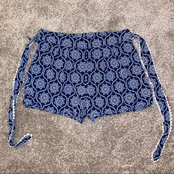 Alya Blue & White Design shorts size M - Picture 3 of 10